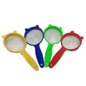 Plastic tea strainer - 1 piece (random design / color)